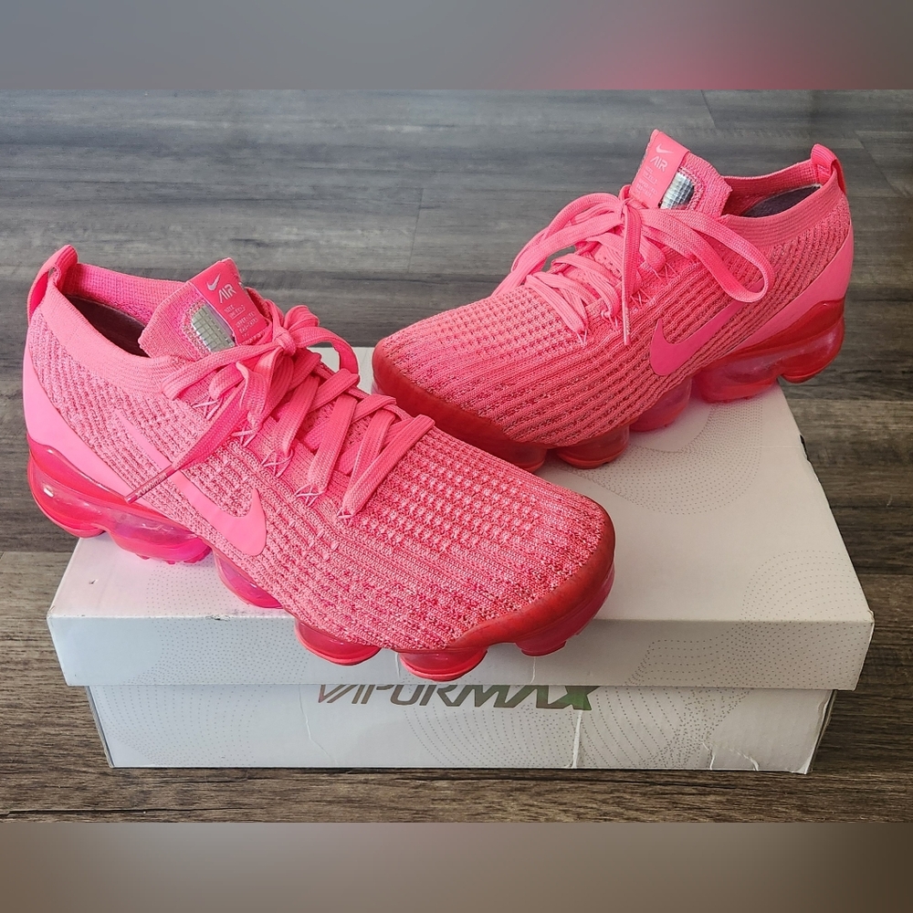 LIKE NEW Nike Air VaporMax Vapor Max Flyknit 3 Sz 8.5 Neon Hot Hyper Triple Pink